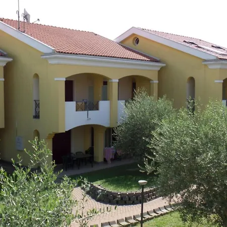 Apartment Two Bedroom Flat In A Newly Renovated *