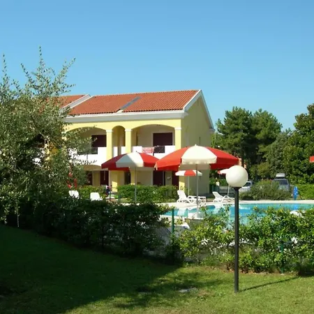 Two Bedroom Flat In A Newly Renovated Apartment *